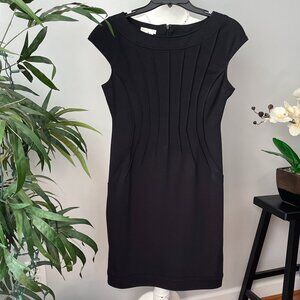 London Times Lovely Black Dress Size 6 Thin Vertical Bodice Seams, Cap Sleeves